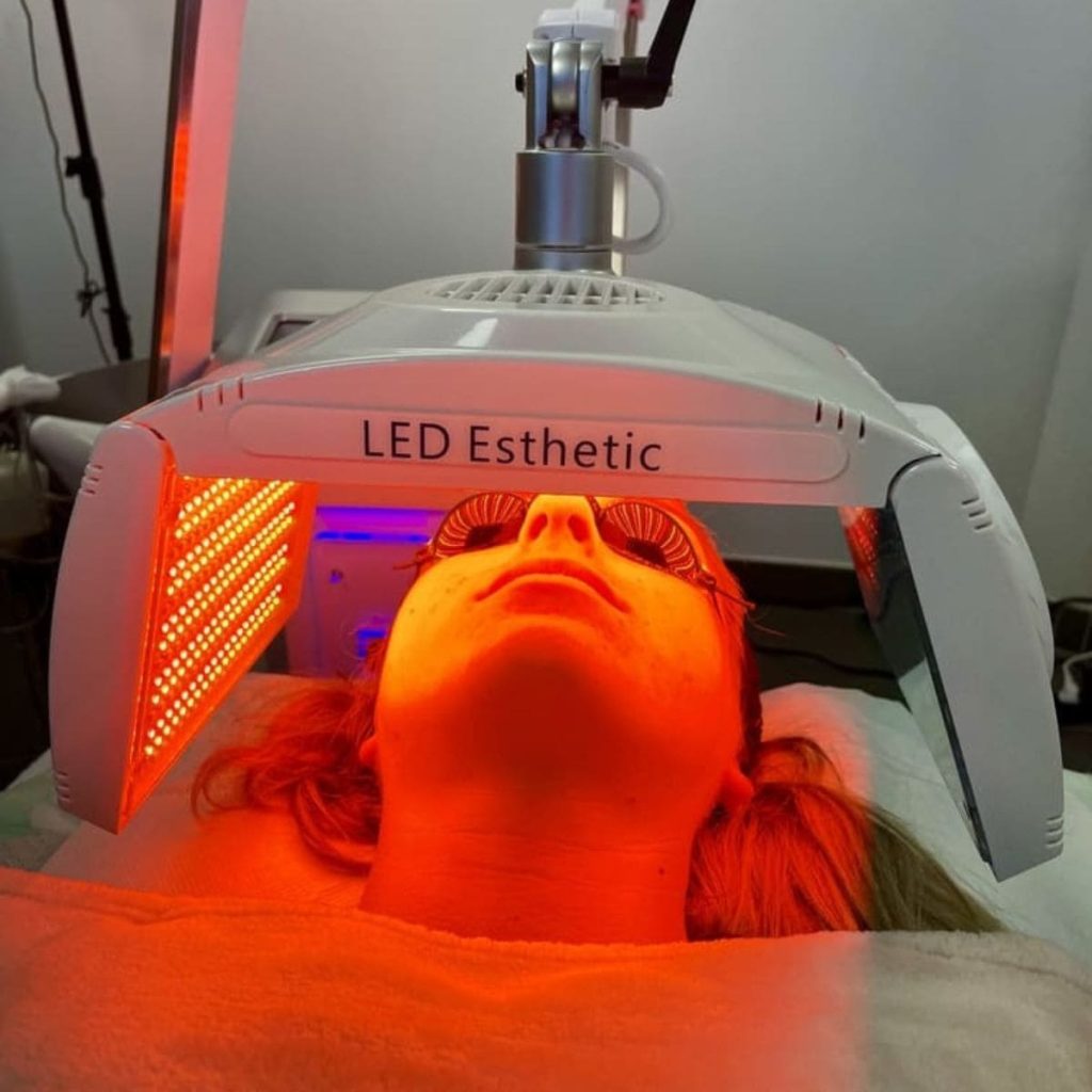 Séance de soin LED Esthetic à Draguignan, image 3