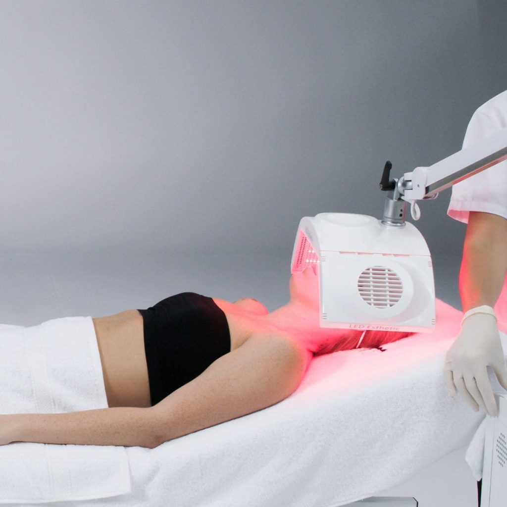 séance de traitement LED pour la peau confortable et indolore
